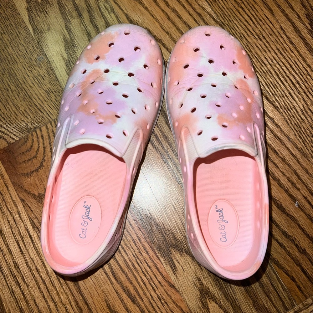 Cat and jack slip on shoes size 13